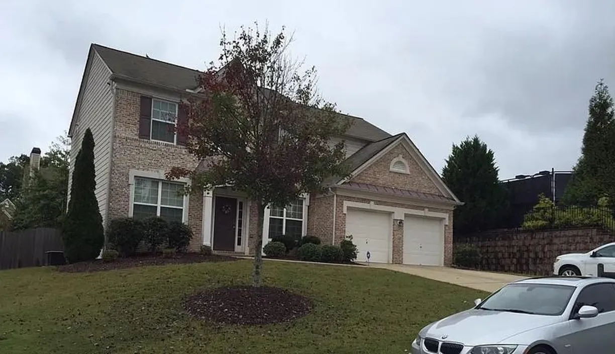 Savannah Real Estate | View 450 Hillingdon Way | 5 Beds, 2 Baths