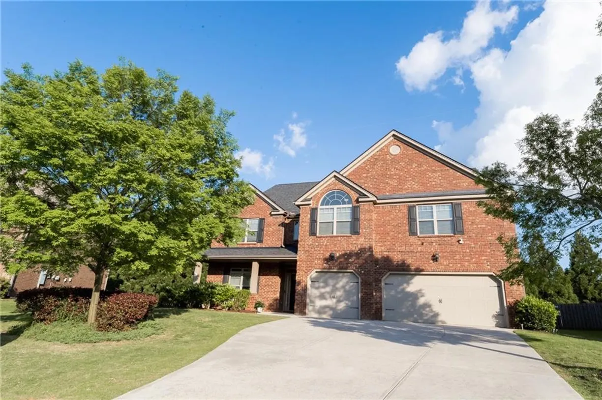 Savannah Real Estate | View 6354 Brookridge Drive | 7 Beds, 5 Baths