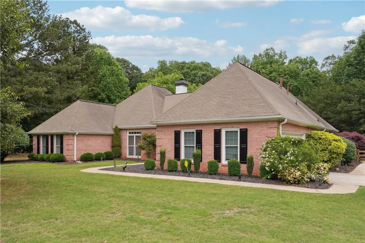 Savannah Real Estate | View 145 Springfield Creek Road | 4 Beds, 2 Baths