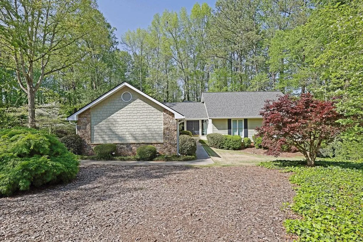 Savannah Real Estate | View 115 Beechwood Trail | 3 Beds, 2 Baths