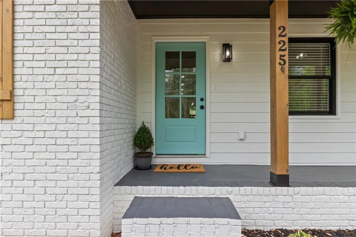 Savannah Real Estate | View 225 Valley Drive | 3 Beds, 2 Baths