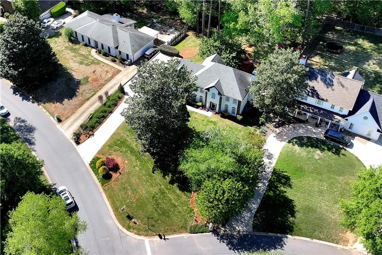 Savannah Real Estate | View 2648 Kenwood Drive | Listing