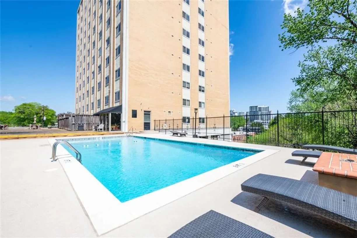 Savannah Real Estate | View 2285 Peachtree Road | 1 Bed, 1 Bath