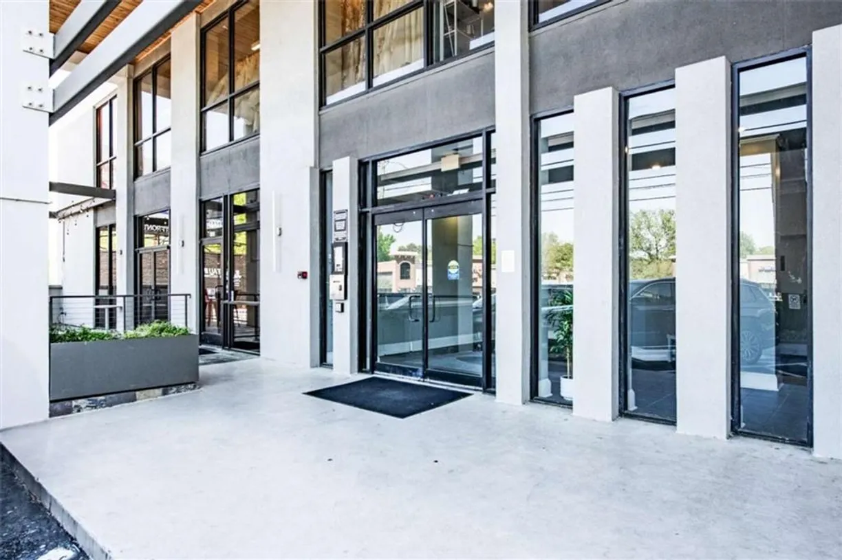 Savannah Real Estate | View 2285 Peachtree Road | Listing