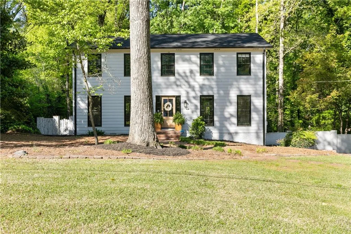 Savannah Real Estate | View 2212 Brookfield Drive | 4 Beds, 2 Baths