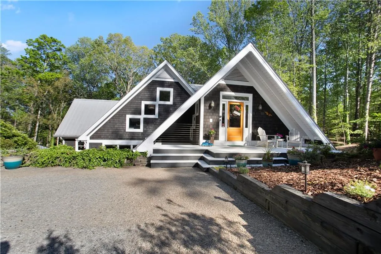 Savannah Real Estate | View 6255 Lakeview Drive | Listing