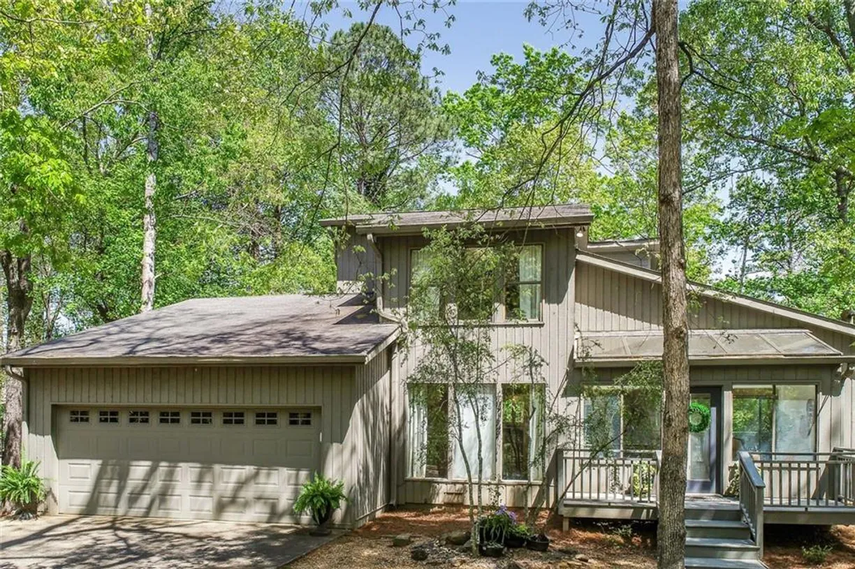 Savannah Real Estate | View 4242 Loch Highland Parkway | 4 Beds, 2 Baths