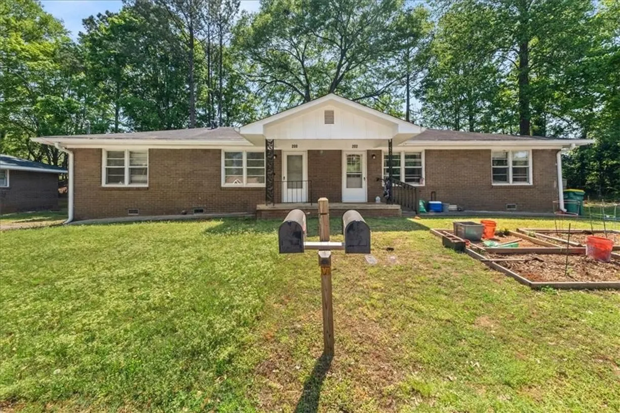 Savannah Real Estate | View 190 Opal Drive | 2 Beds, 1 Bath