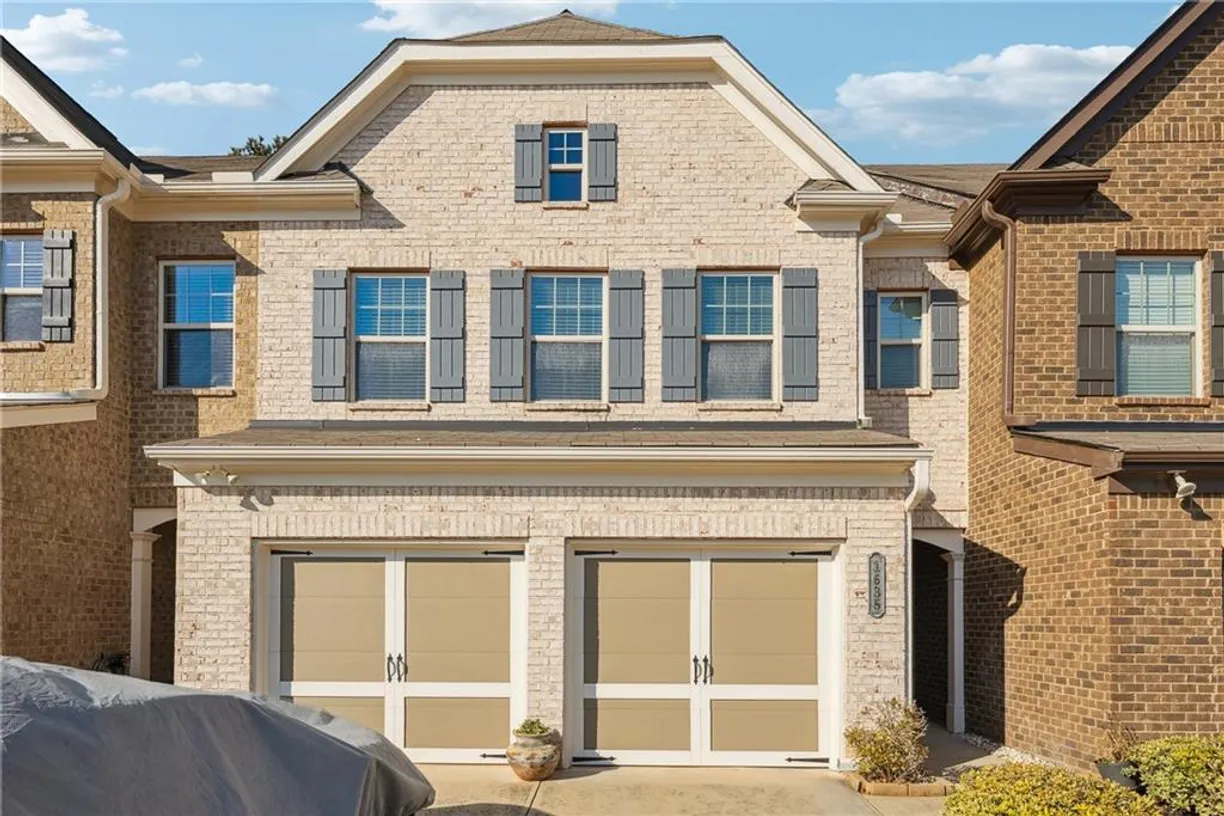 Savannah Real Estate | View 1635 Hampton Oaks Drive | 3 Beds, 2 Baths