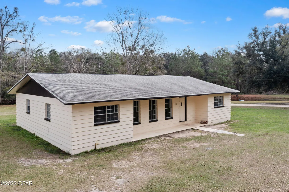 Northwest Florida Real Estate | View 1449 Metcalf | 4 Beds, 2 Baths