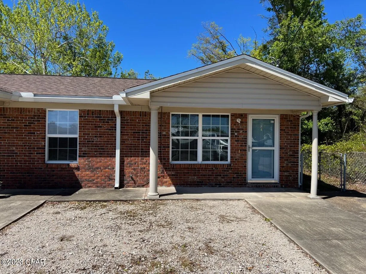Northwest Florida Real Estate | View 829 Russ Lake Drive, A | 2 Beds, 1 Bath
