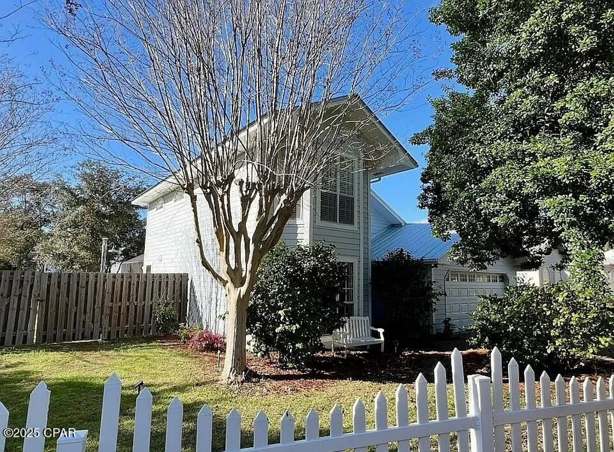Northwest Florida Real Estate | View 550 Seabreeze Circle | 3 Beds, 2 Baths