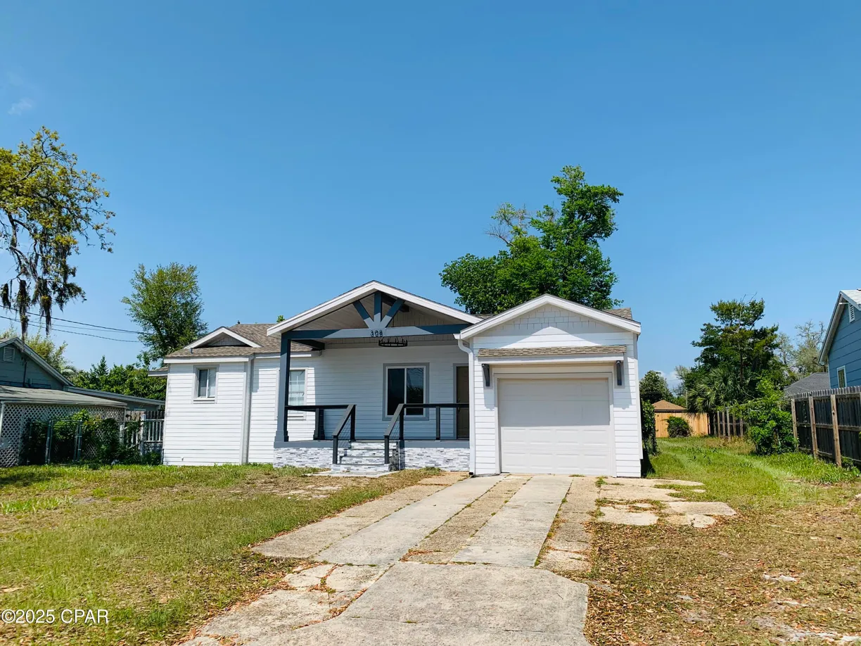 Northwest Florida Real Estate | View 308 S Macarthur Avenue | 3 Beds, 2 Baths
