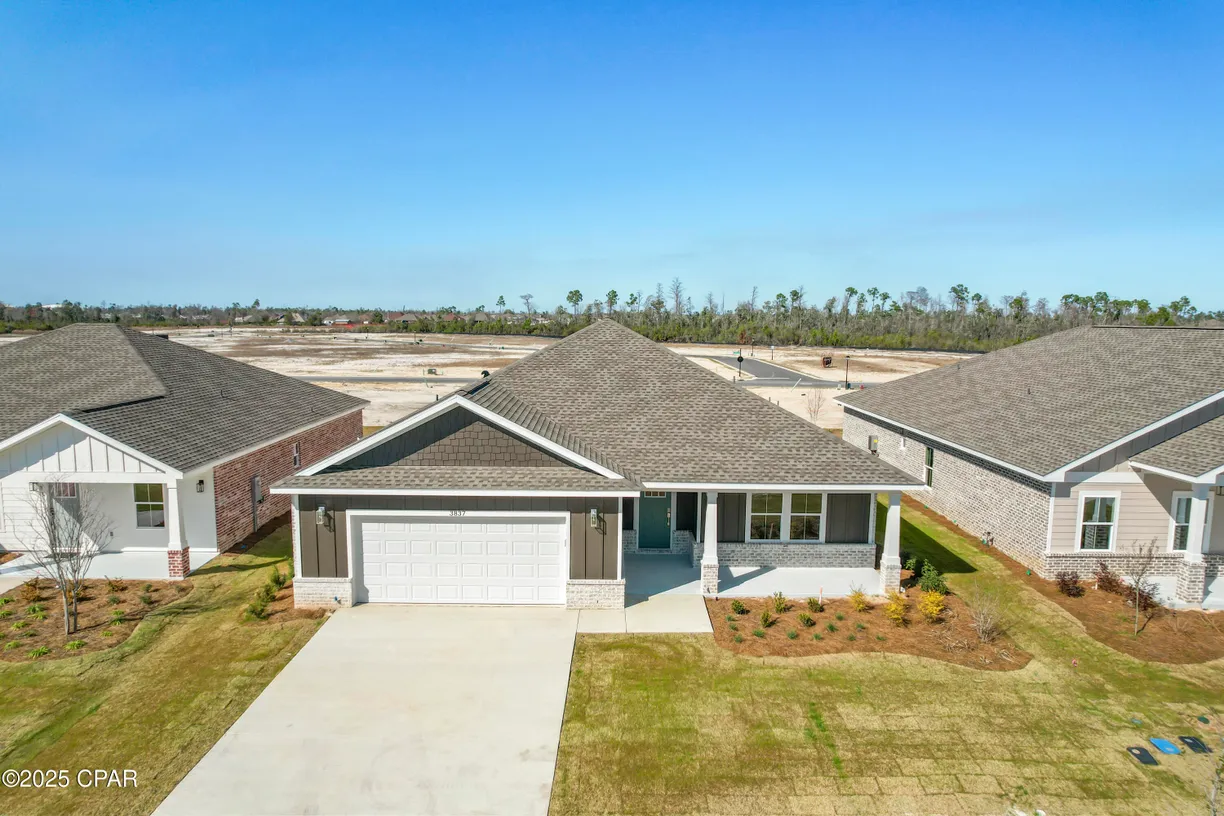 Northwest Florida Real Estate | View 3837 Red Deer Circle | 4 Beds, 2 Baths