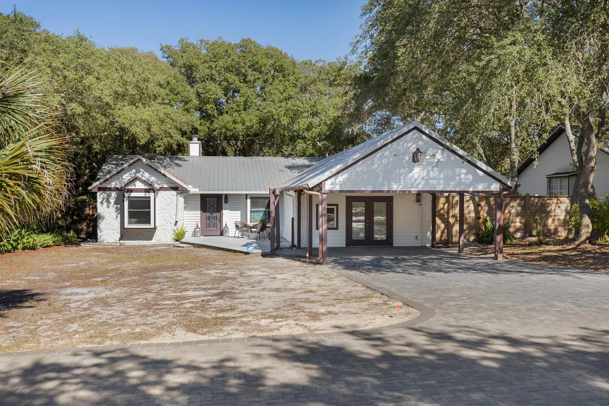 Northwest Florida Real Estate | View 377 Pelican Circle | 3 Beds, 2 Baths