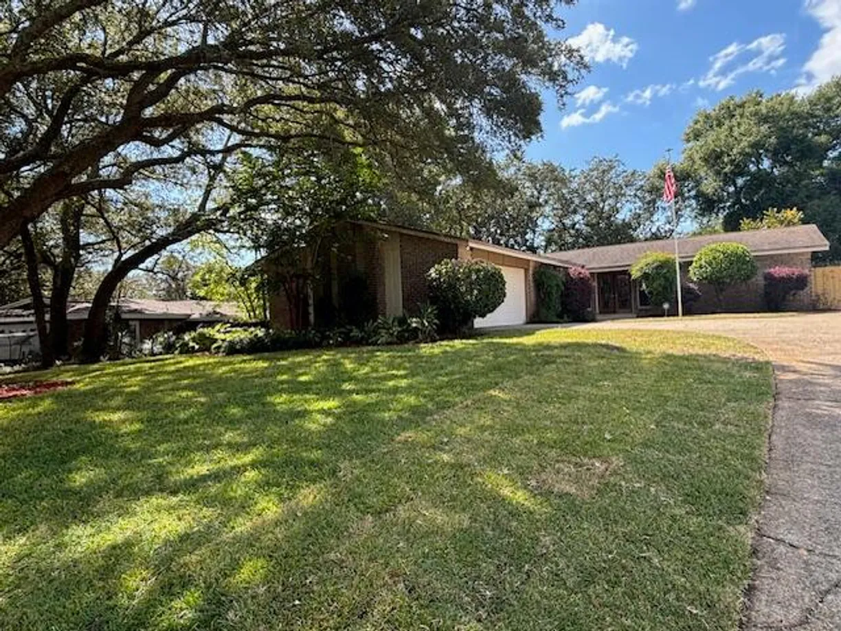 Northwest Florida Real Estate | View 199 Country Club Road | 4 Beds, 2 Baths