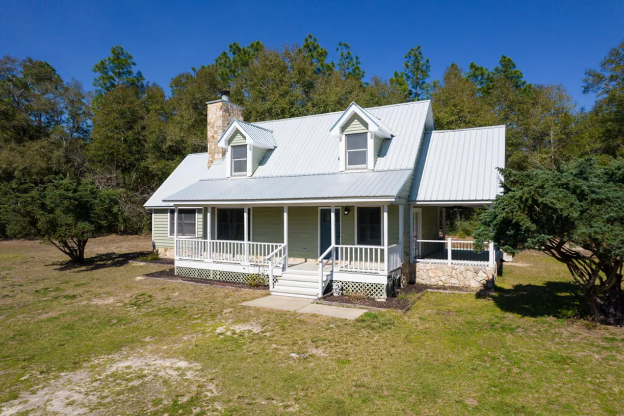 Northwest Florida Real Estate | View 4681 Haybarn Road | 3 Beds, 2 Baths