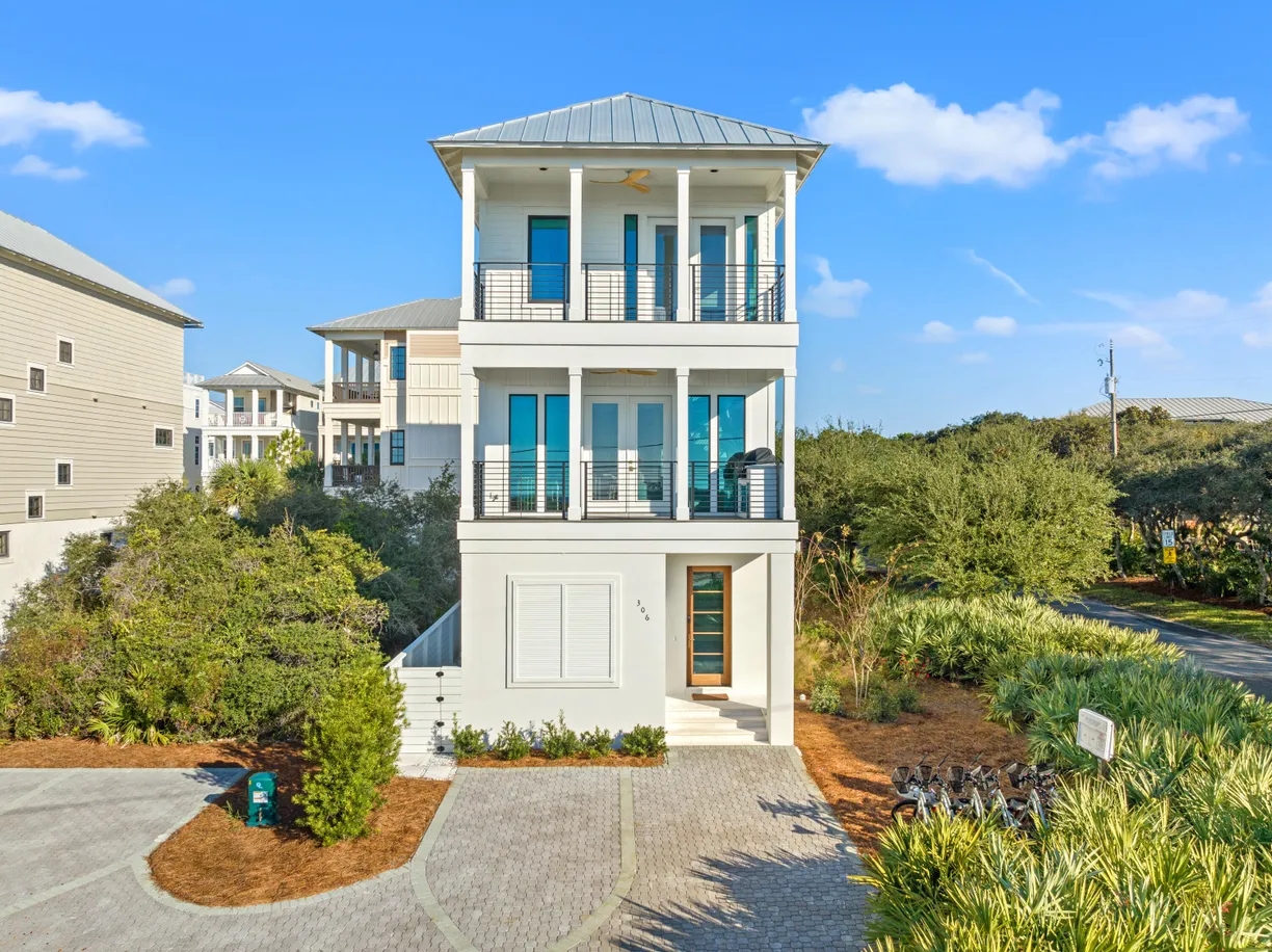 Northwest Florida Real Estate | View 306 W Park Place Avenue | 5 Beds, 5 Baths