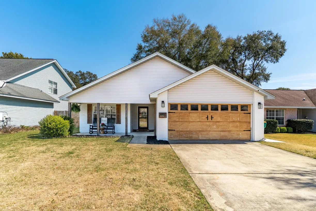 Northwest Florida Real Estate | View 125 Wright Circle | 3 Beds, 2 Baths