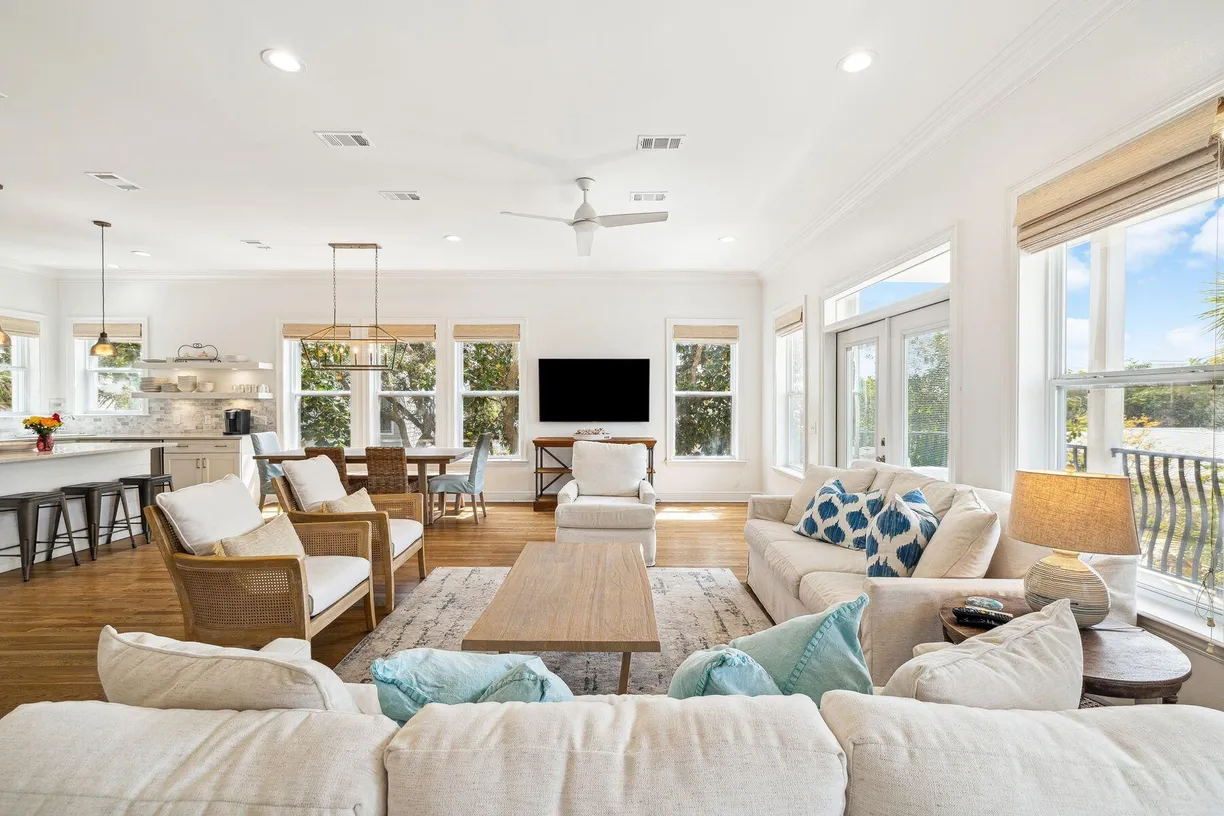 Northwest Florida Real Estate | View 32 Hickory Street | 5 Beds, 3 Baths