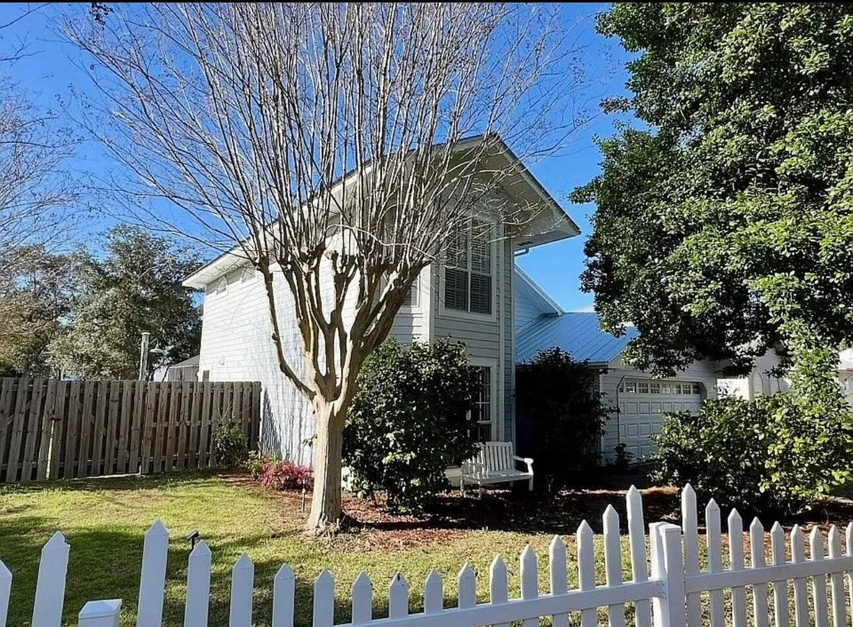 Northwest Florida Real Estate | View 550 Seabreeze Circle | 3 Beds, 2 Baths