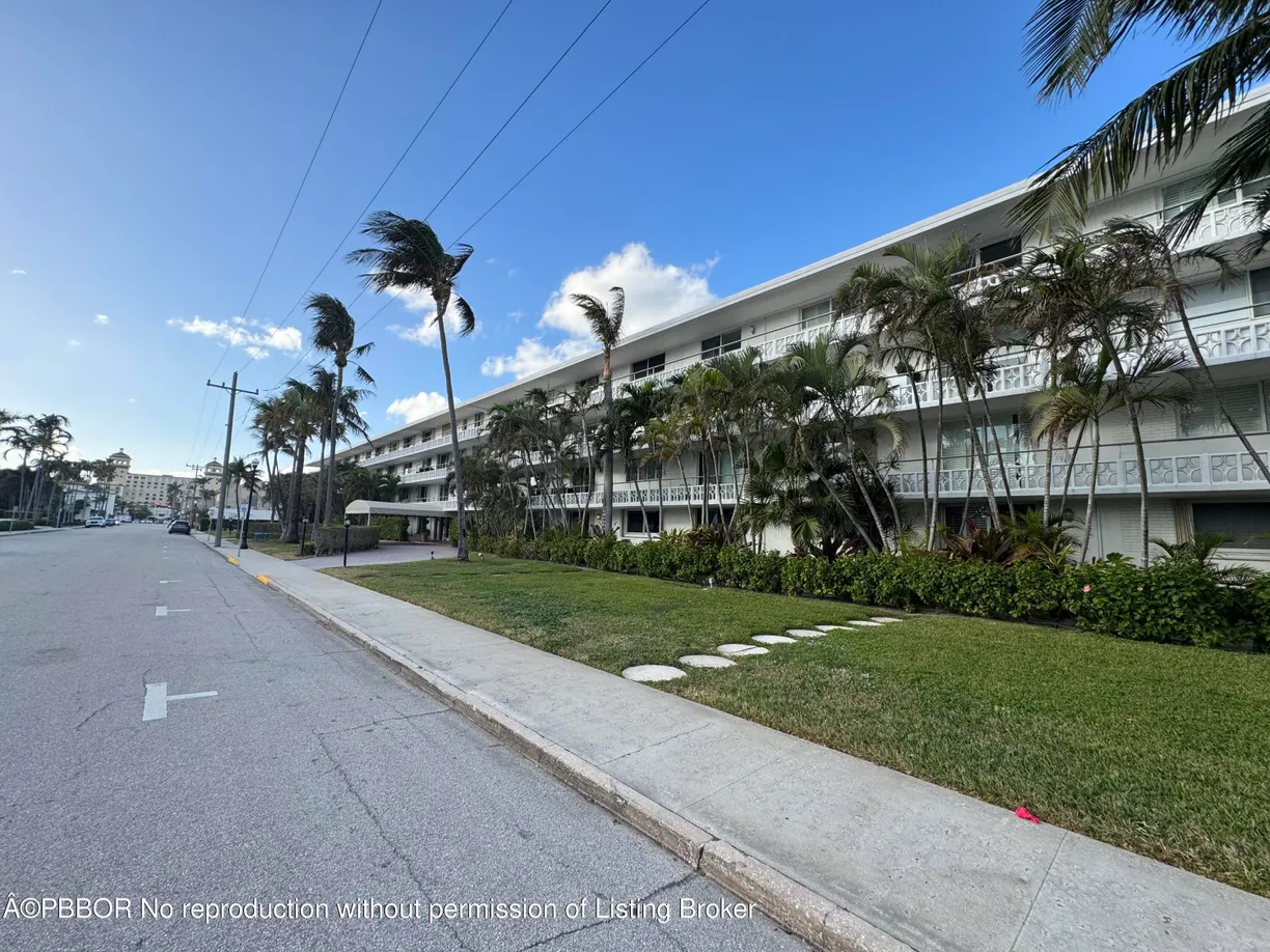 South Florida Real Estate | View 139 Sunrise Avenue, 1090 | 2 Beds, 2 Baths