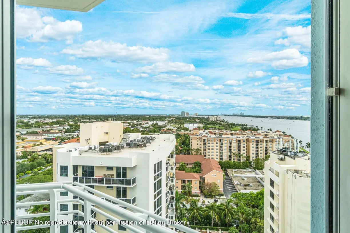 South Florida Real Estate | View 1551 N Flagler Drive, UPH-3 | Listing