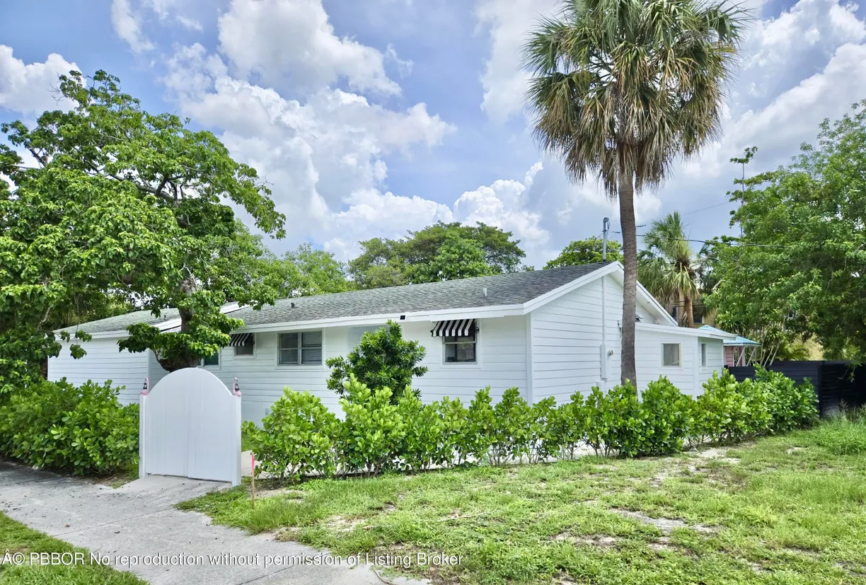 South Florida Real Estate | View 917 Market Street | 4 Beds, 3 Baths
