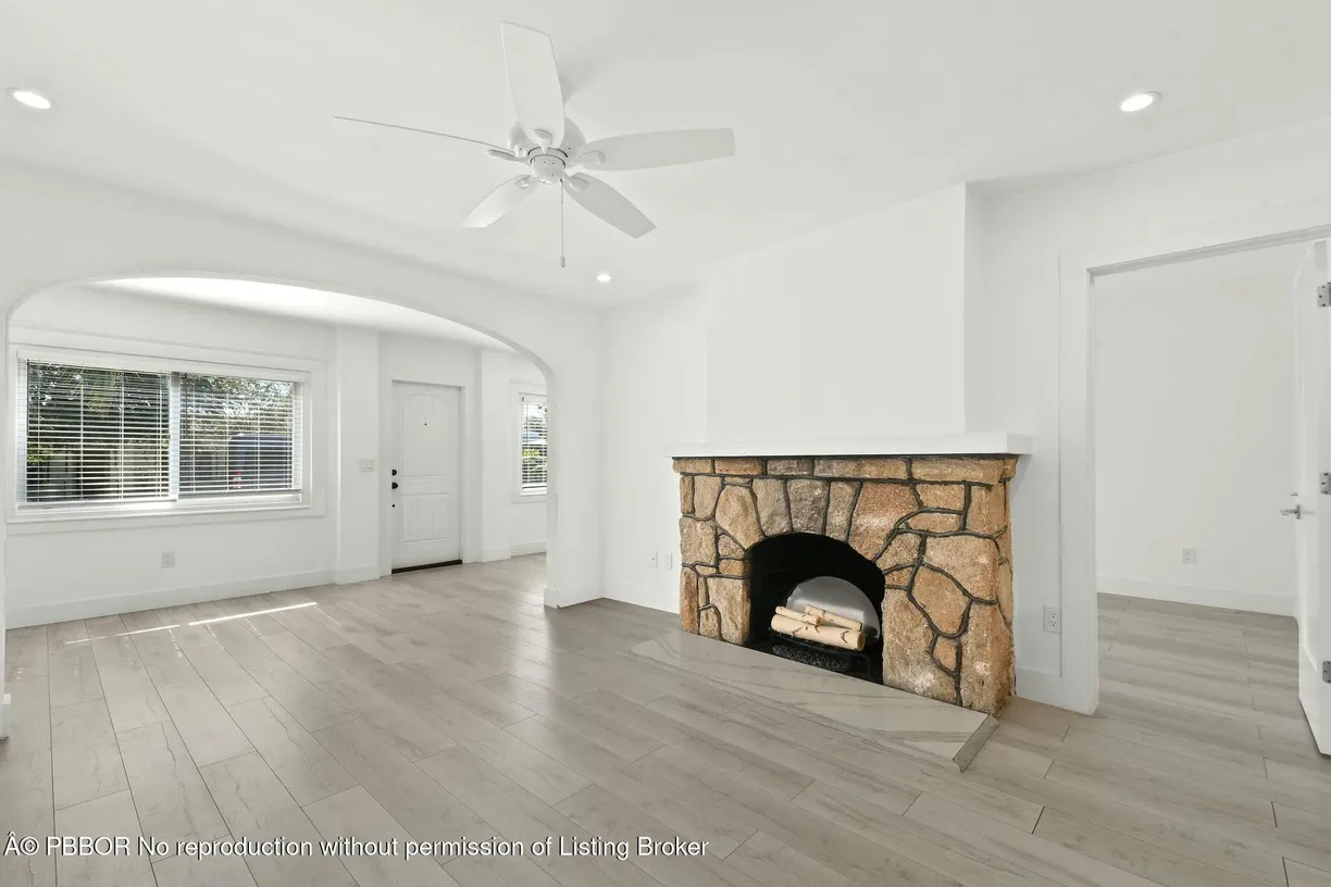 South Florida Real Estate | View 605 N Lakeside Drive, 1 | Listing