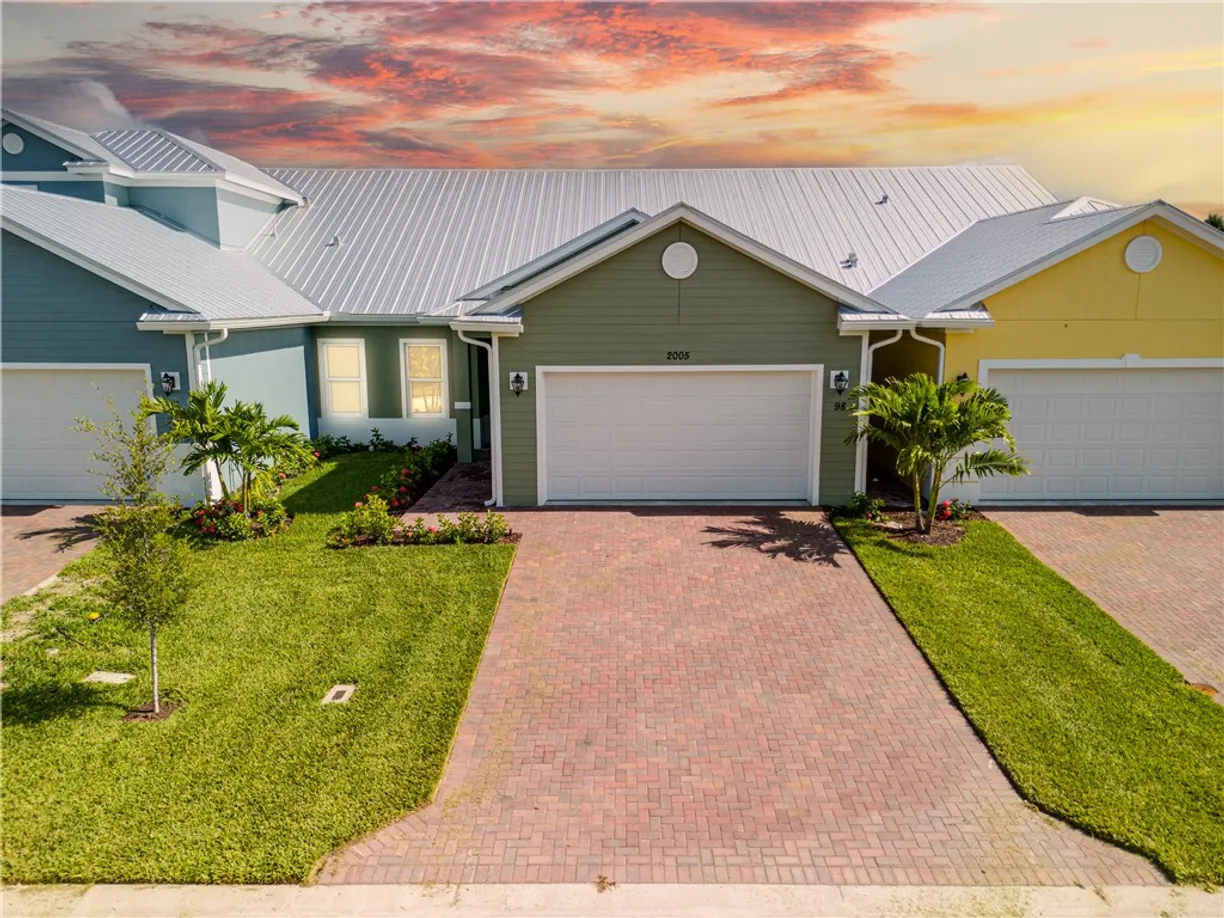 South Florida Real Estate | View 2005 Bridgepointe, 98.1 | 3 Beds, 2 Baths