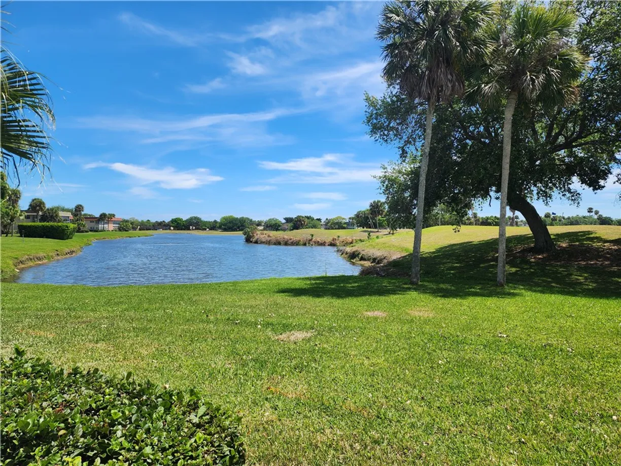 South Florida Real Estate | View 36 Vista Gardens, 102 | 2 Beds, 2 Baths
