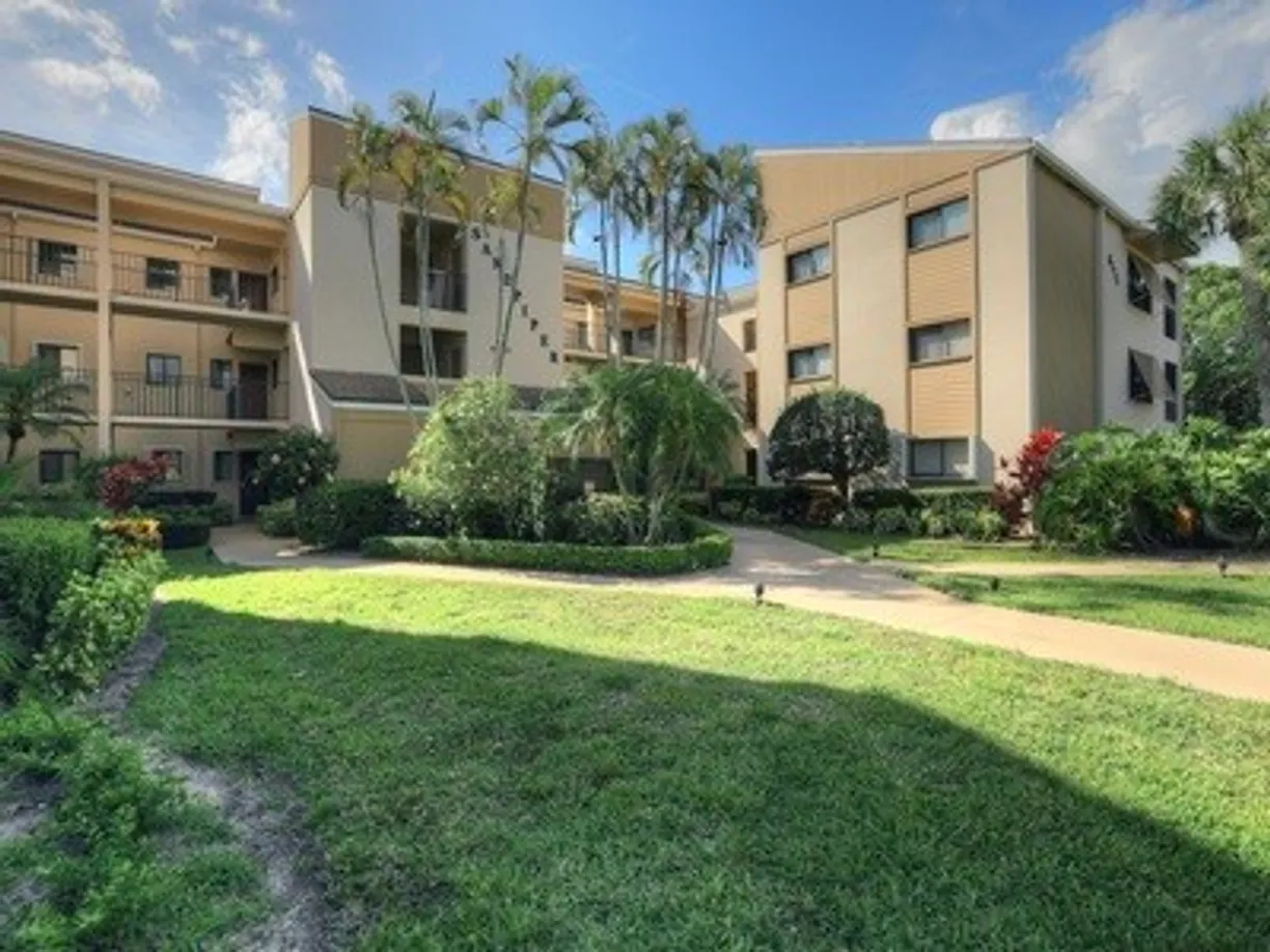 South Florida Real Estate | View 6175 S Mirror Lake, 204 | 2 Beds, 2 Baths