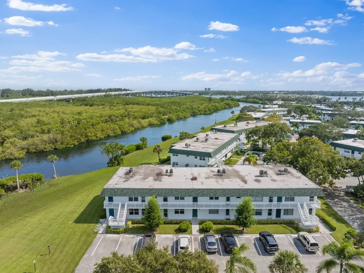 South Florida Real Estate | View 2800 Indian River, 10M | 2 Beds, 2 Baths