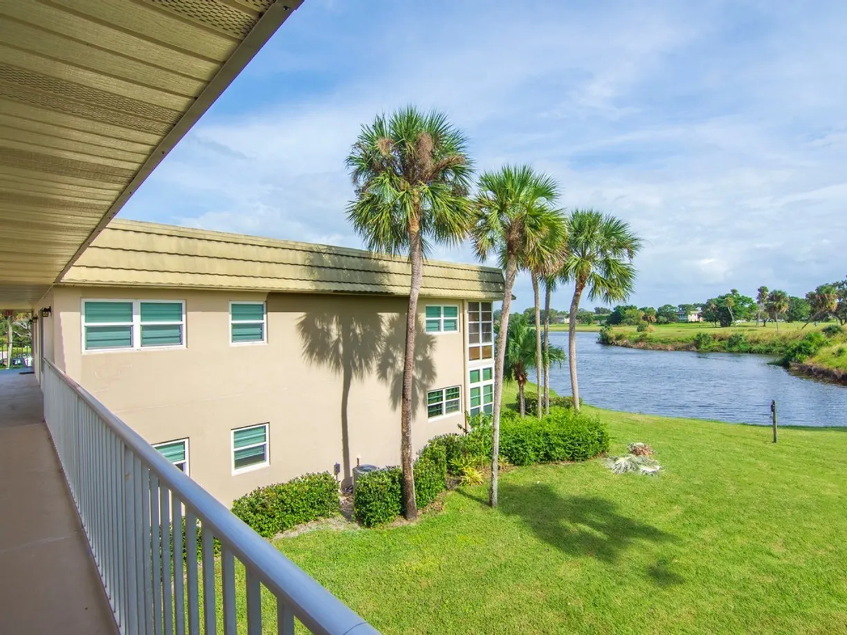 South Florida Real Estate | View 36 Vista Gardens, 204 | 1 Bed, 1 Bath
