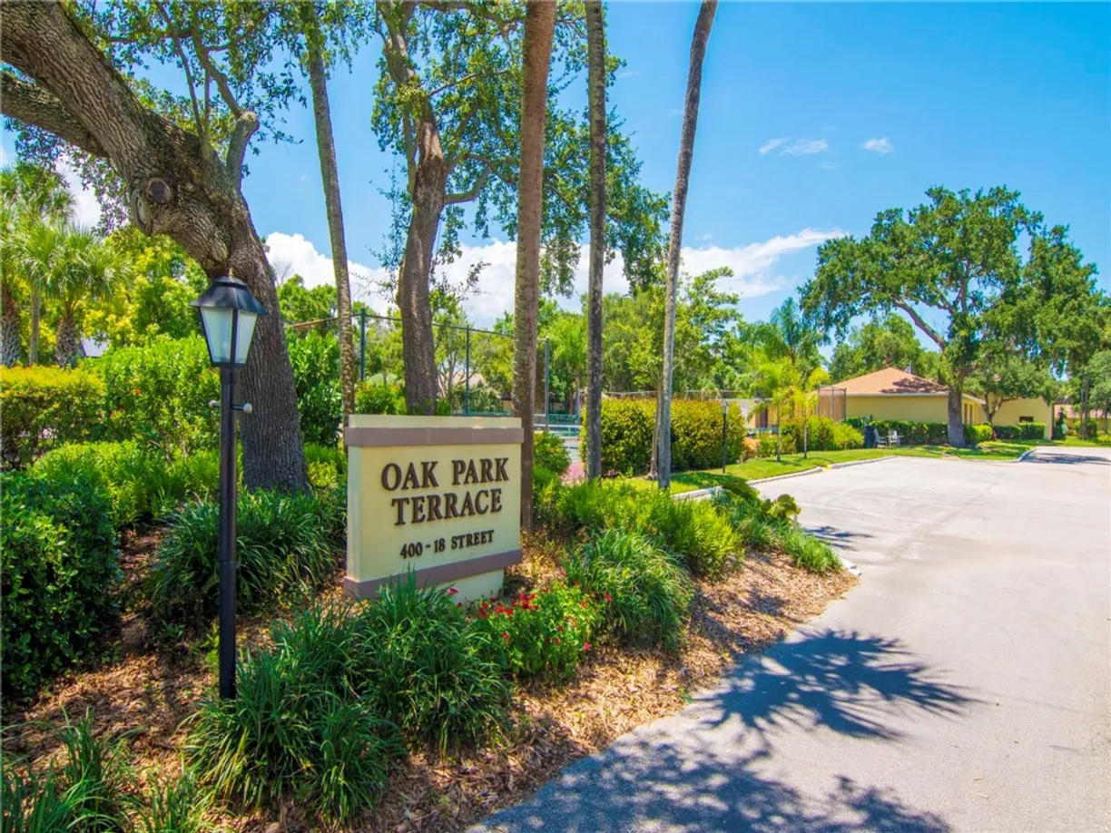 South Florida Real Estate | View 400 18th, K4 | 2 Beds, 2 Baths