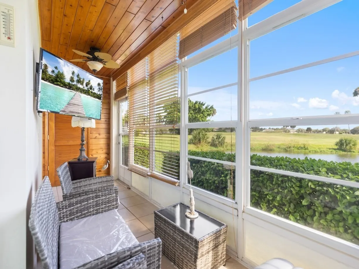 South Florida Real Estate | View 40 Vista Gardens, 106 | 2 Beds, 2 Baths