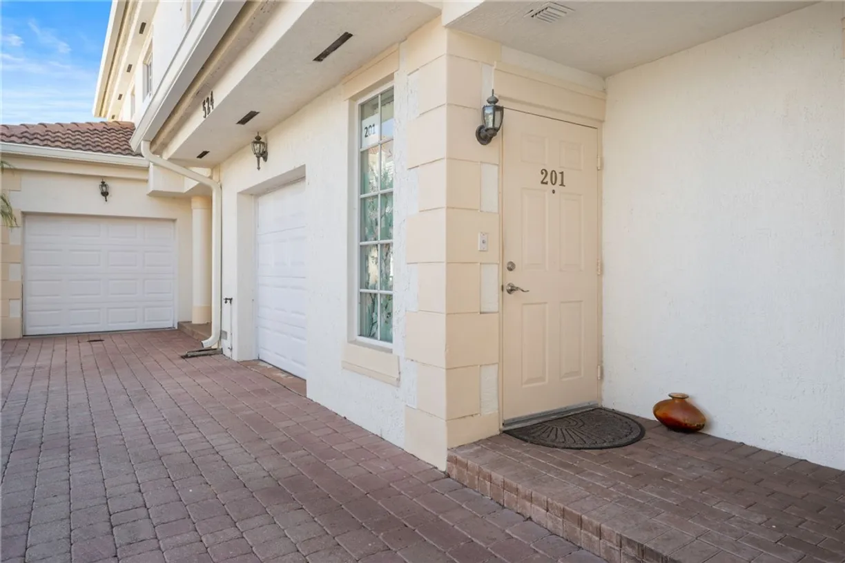 South Florida Real Estate | View 524 7th, 201 | Listing