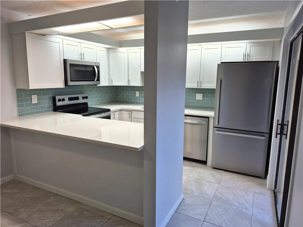 South Florida Real Estate | View 1170 6th, 21D | 2 Beds, 2 Baths