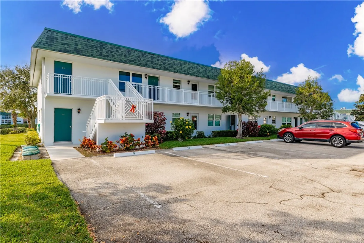 South Florida Real Estate | View 2800 Indian River, 9H | 2 Beds, 2 Baths