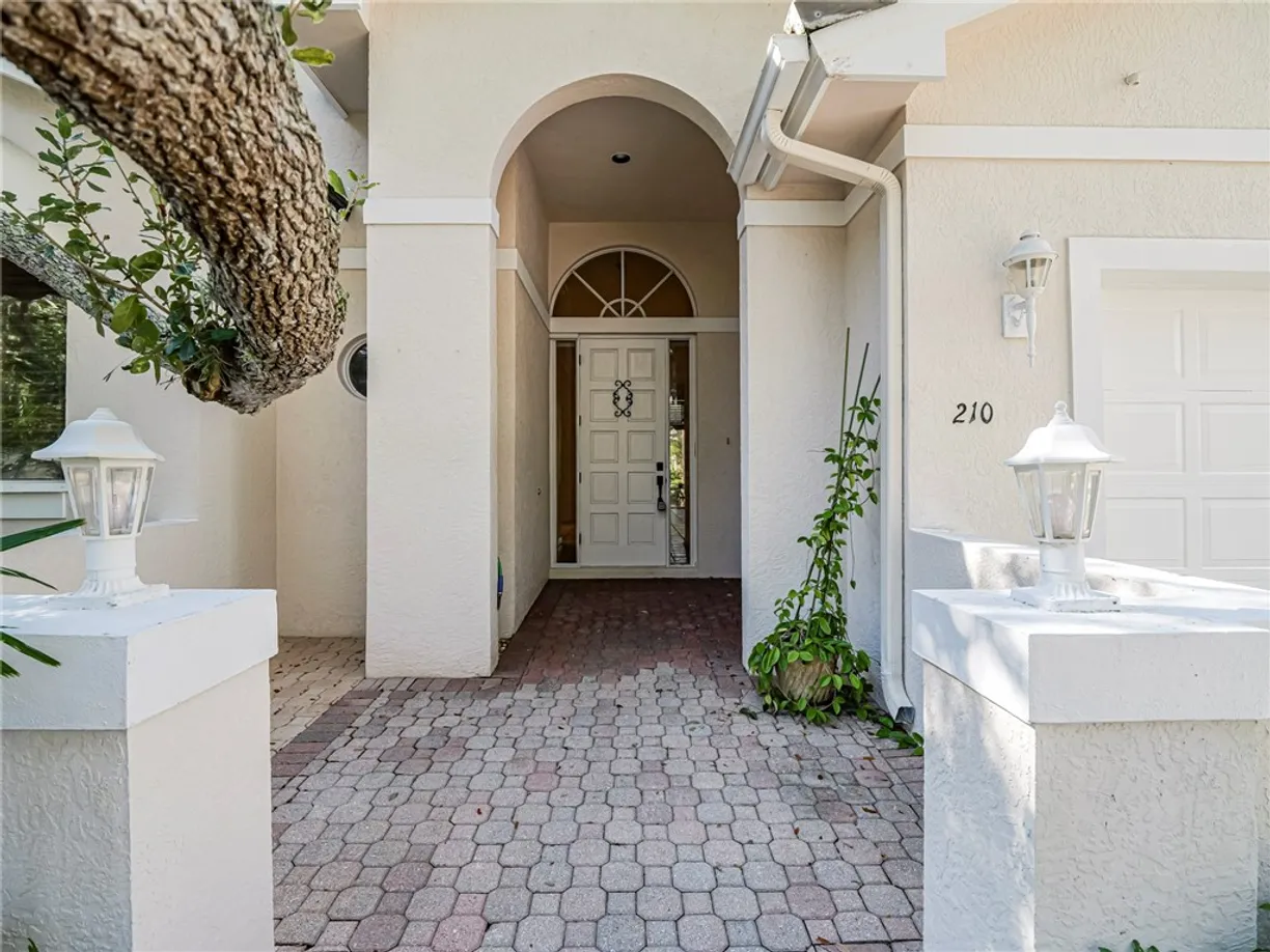 South Florida Real Estate | View 210 S Peppertree | 2 Beds, 2 Baths