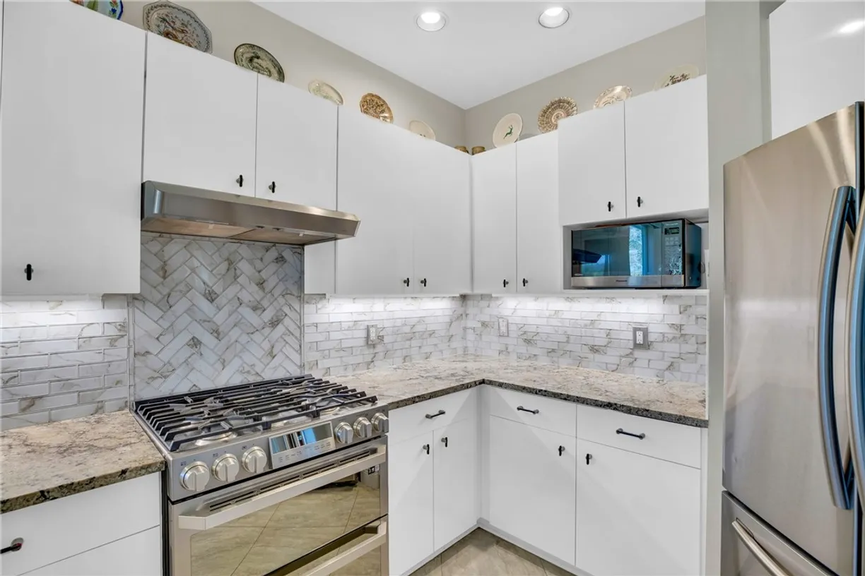 South Florida Real Estate | View 4902 N Newport Island, 15 | 2 Beds, 2 Baths