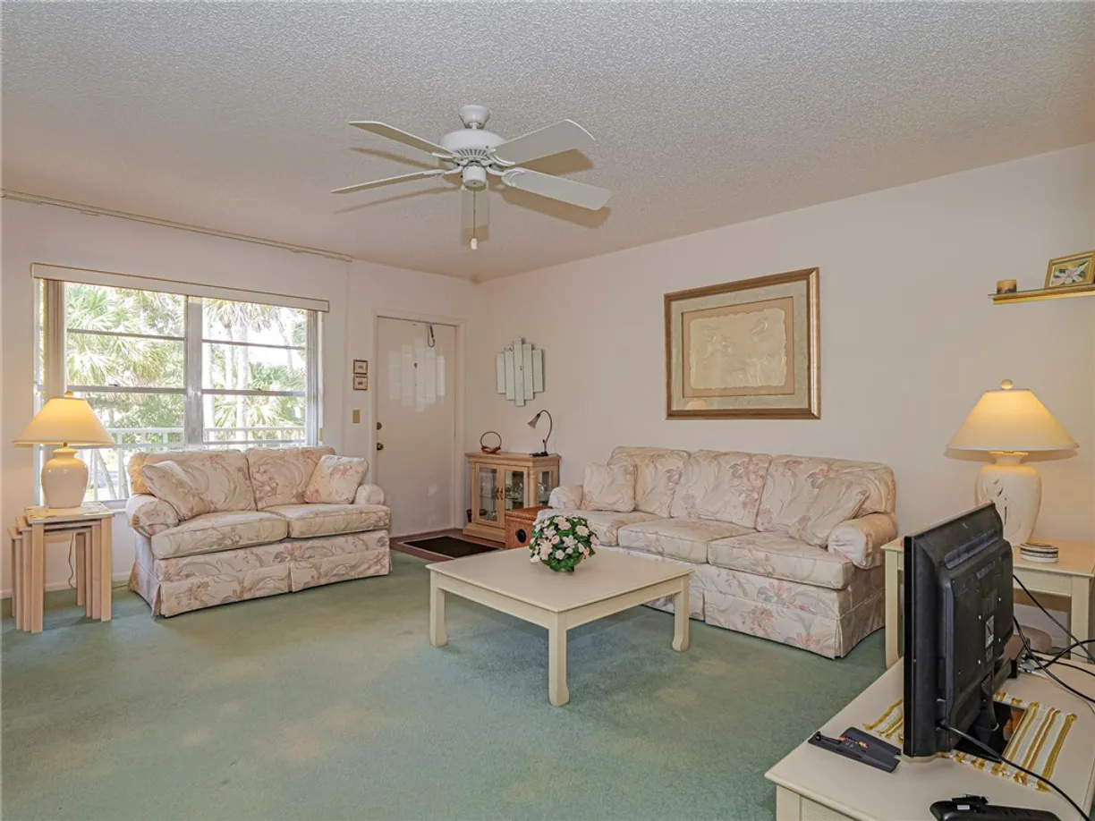 South Florida Real Estate | View 17 Vista Gardens, 206 | 2 Beds, 2 Baths