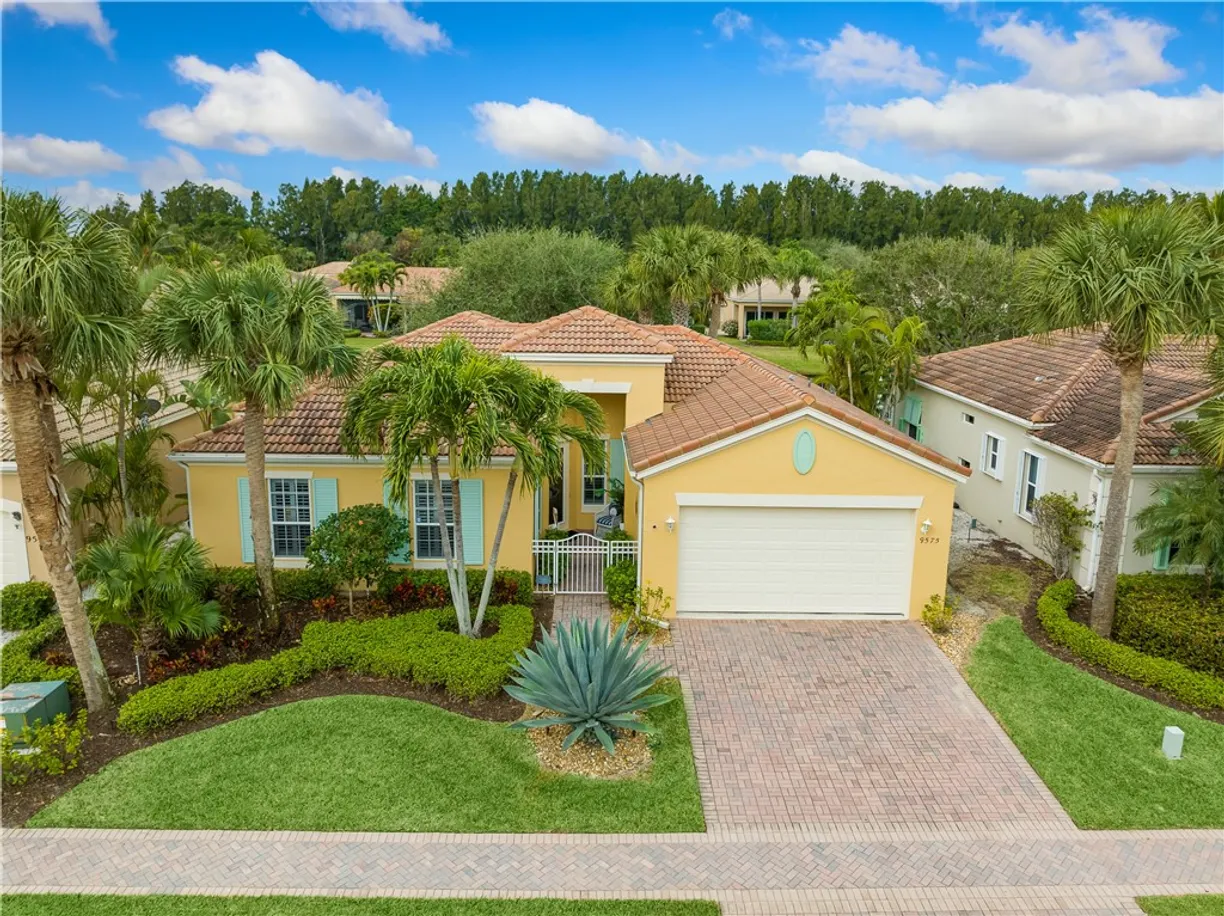 South Florida Real Estate | View 9575 E Maiden | 2 Beds, 2 Baths
