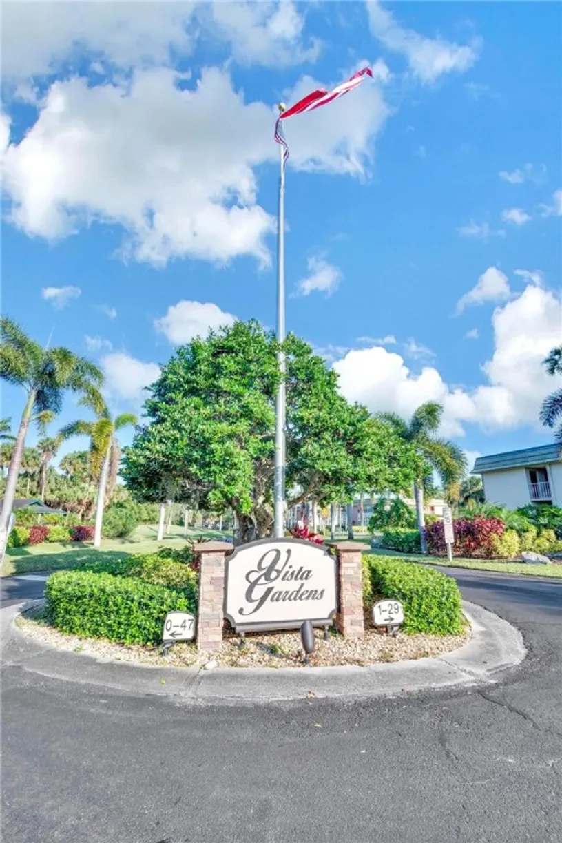 South Florida Real Estate | View 4 Vista Gardens, 107 | 2 Beds, 2 Baths