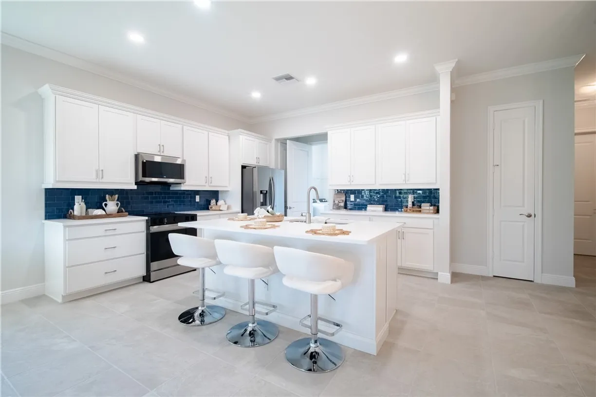 South Florida Real Estate | View 1805 Bridgepointe, 4 | Listing