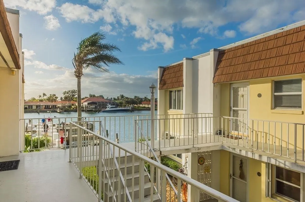 South Florida Real Estate | View  | 1 Bed, 1 Bath
