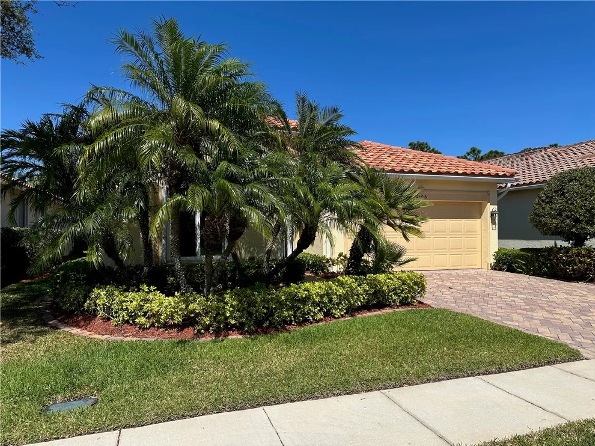 South Florida Real Estate | View 6206 Dorchester | 2 Beds, 2 Baths