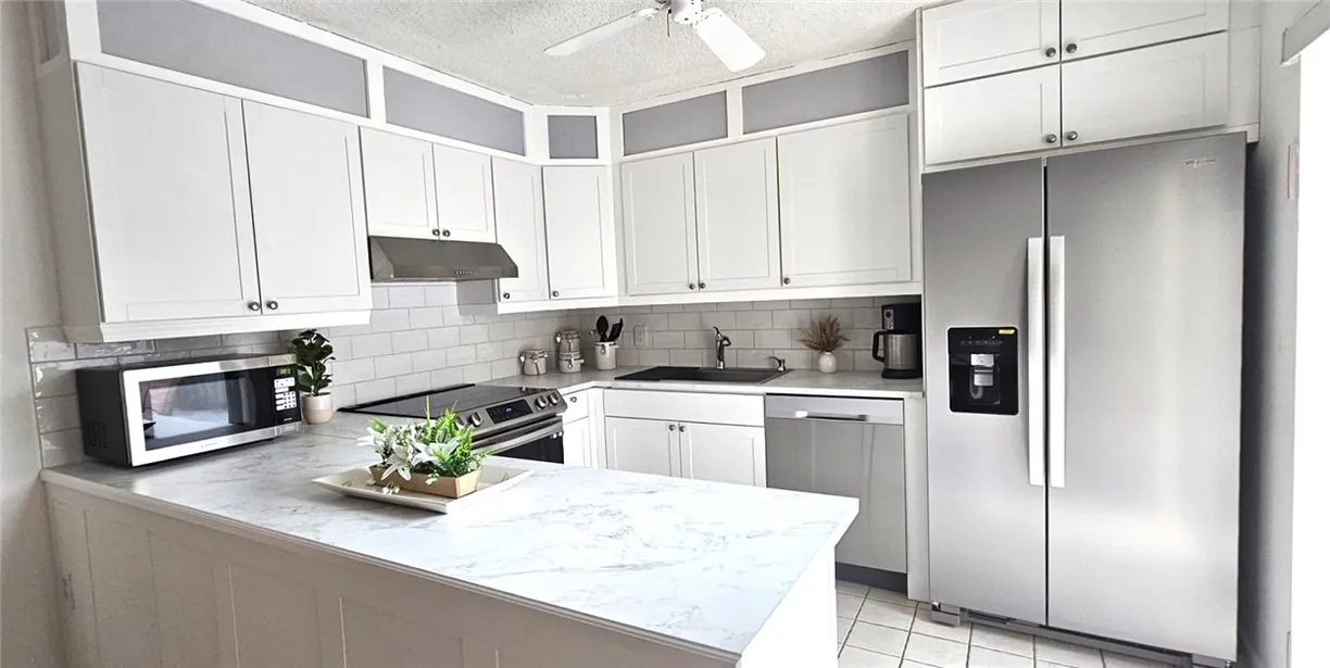 South Florida Real Estate | View 335 S Waverly, 7A | 2 Beds, 2 Baths