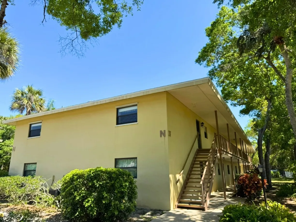 South Florida Real Estate | View 400 18th, 5 | 2 Beds, 2 Baths