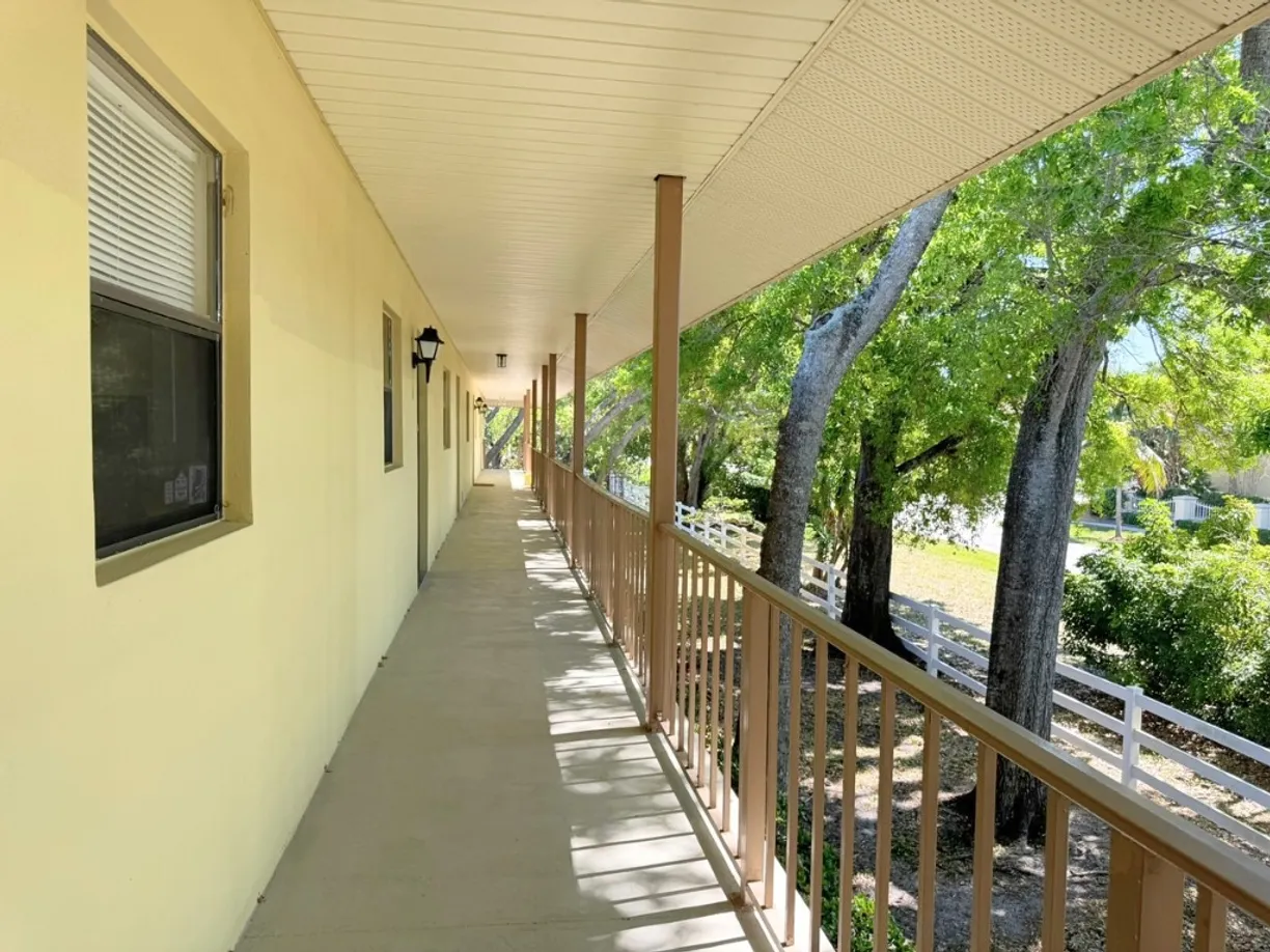 South Florida Real Estate | View 400 18th, 5 | Listing